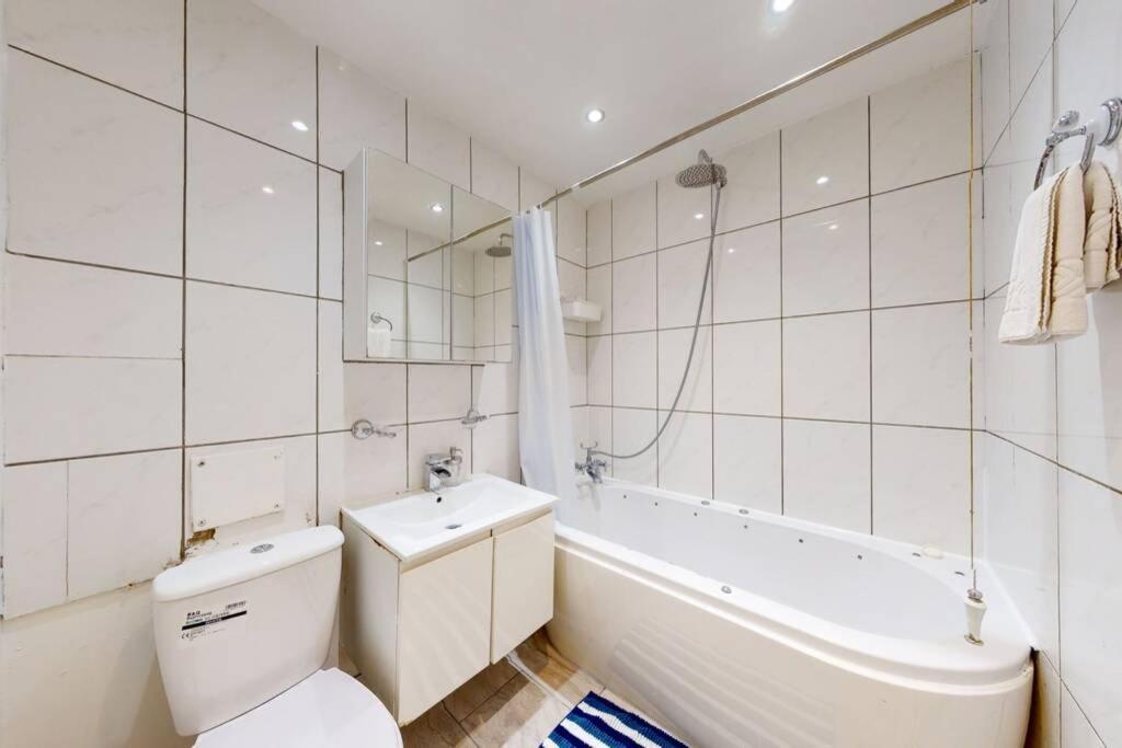 Ferienwohnung Super 2 Bed House With Privategarden London Exterior foto